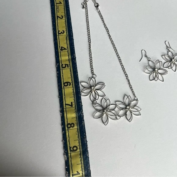 Matching Rhinestone Flower Necklace and Earrinngs. Silver - Picture 5 of 7